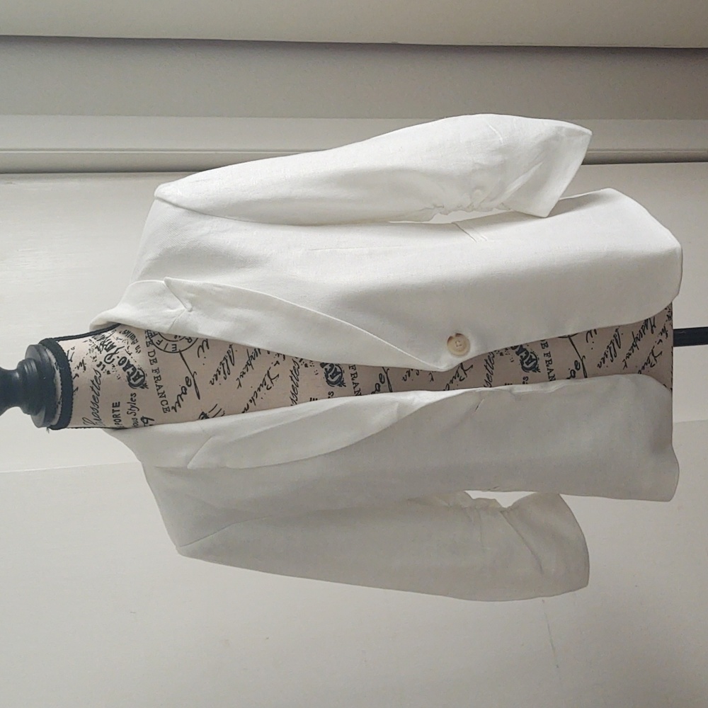 Beautiful White Summer Blazer NWOT Size M